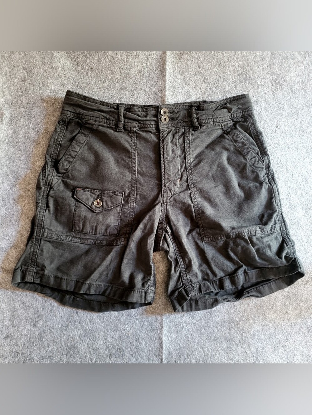 Anthropologie The Wanderer Cargo Shorts Womens 26 charcoal Pockets Boho Outdoors